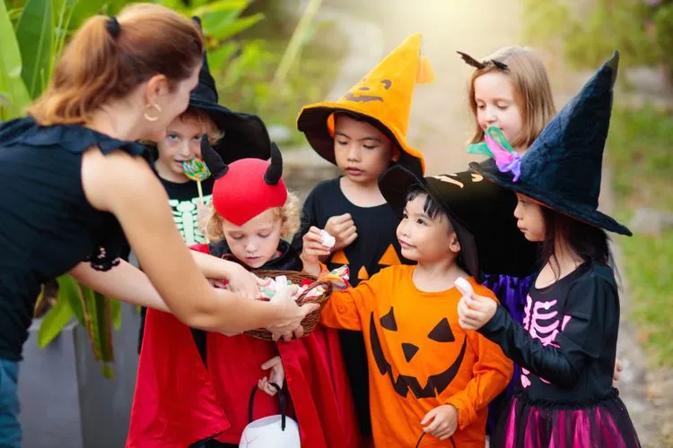 6 Tradisi Paling Unik Saat Malam Halloween di Berbagai belahan Dunia